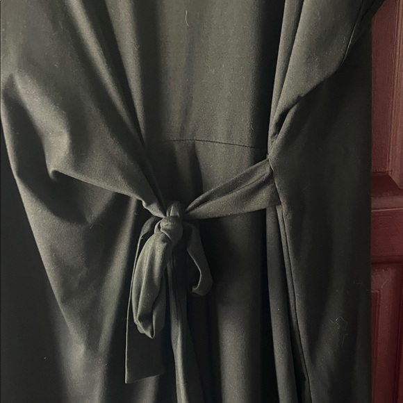 Elegant Black and Red Women's Dress Set - Picture 12 of 13